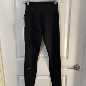 Alo Yoga black leggings, Size M, NWT